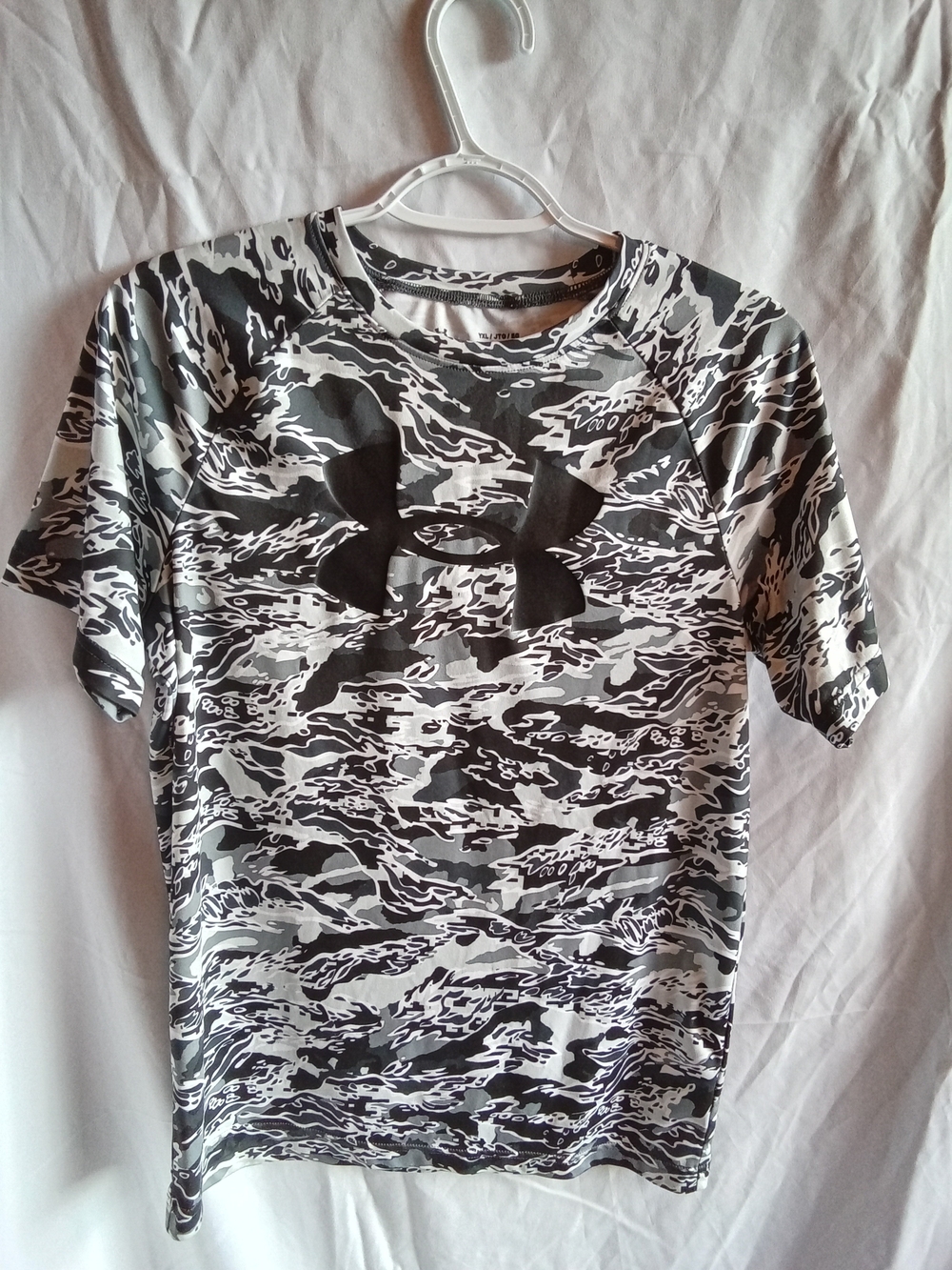 Under Armour Youth Black & White Camo Short Sleeve Performance Shirt YXL